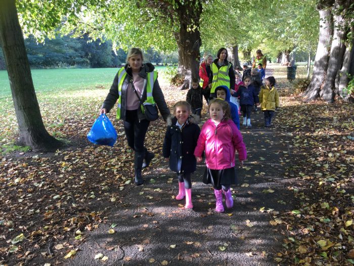 Beddington Infants' School Everyone in Reception visited Beddington Park